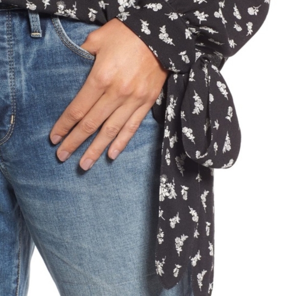 Hinge Floral Tie Sleeve Blouse -1 - Picture 3 of 6